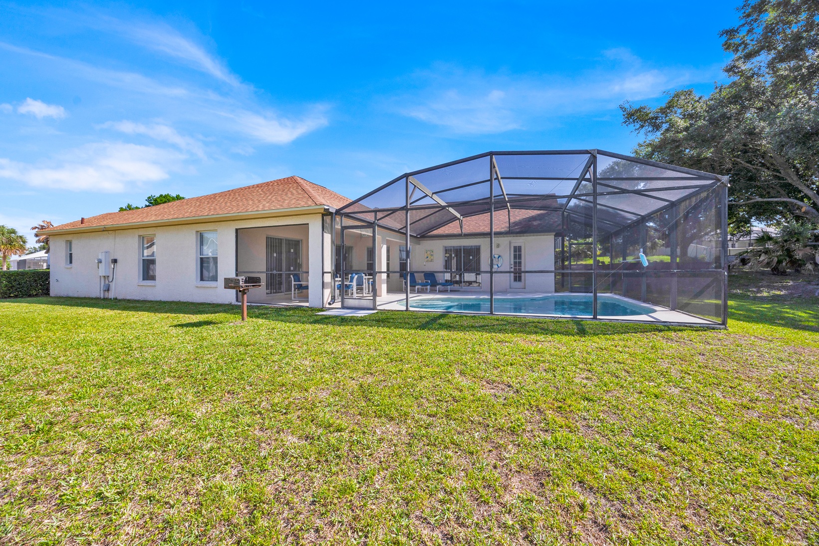 Side profile of the Florida villa and landscaping